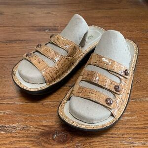 Alegria Fiona Sandals Women’s Patent Leather Tan Cork Print Platform Size 38